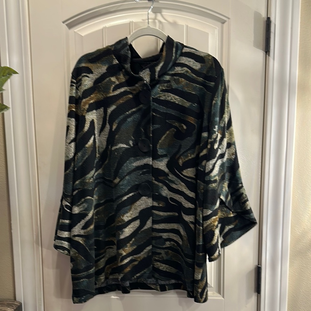 Ali Miles Green and Black Zebra Print Top